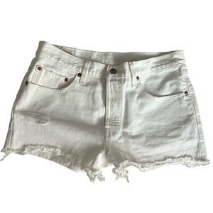 New without tags White Levi’s cut off shorts